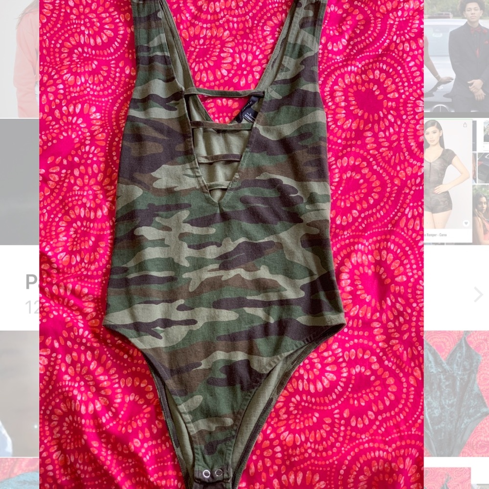 New unworn camo body suit size SMALL